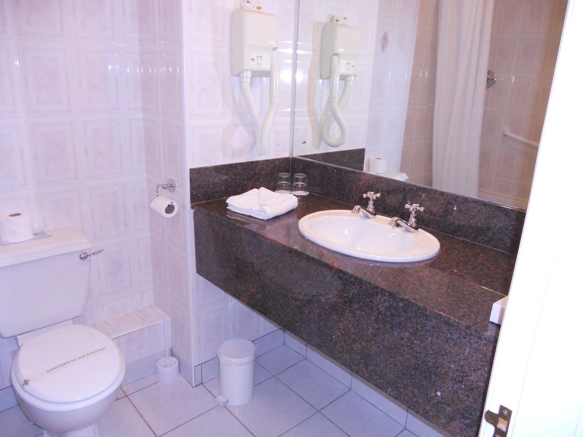 Rhu Glenn Hotel Waterford Bagian luar foto